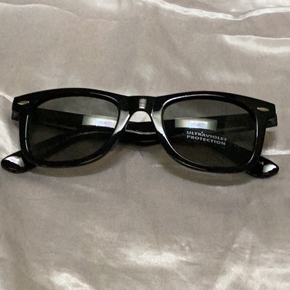 😎NWOT Sexy Black 90’s Style So Much Fun To Wear Retro Sun Glasses Must Have 😎 - Picture 3 of 8